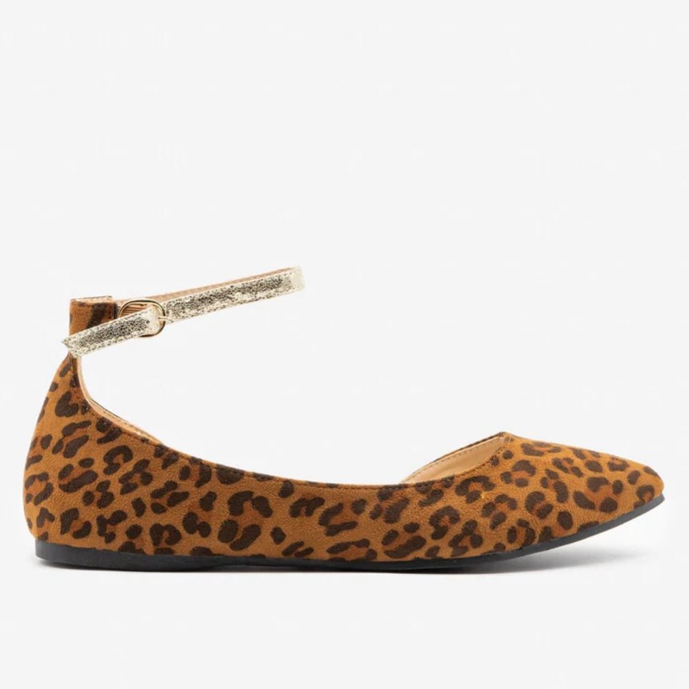 M&L Women Faux Suede Cracked Gold Strap Ballet Flats - Leopard - Size 8.5